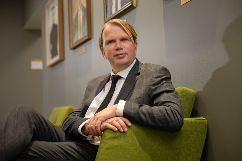 Meelis Kitsing, Estonian Business School